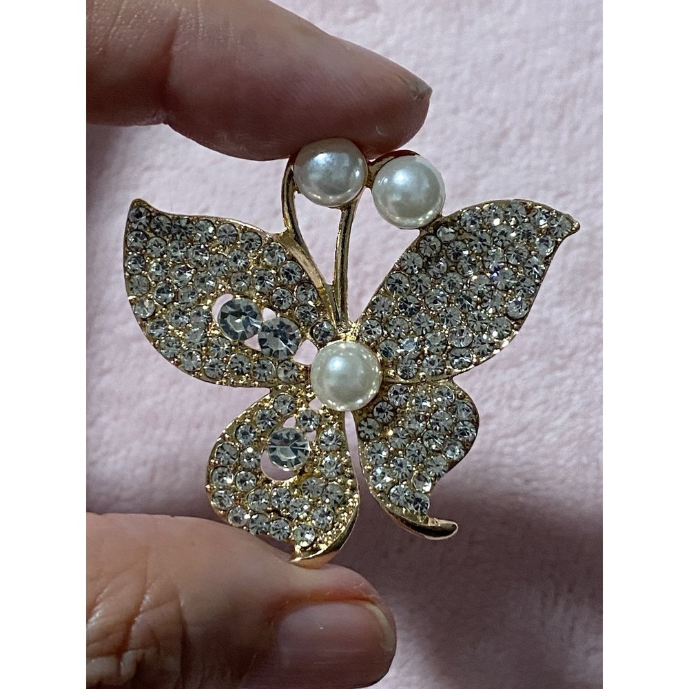 Gorgeous Butterfly Brooch Gold Tone Iridescent Rhinestones & Faux Pearls NWT